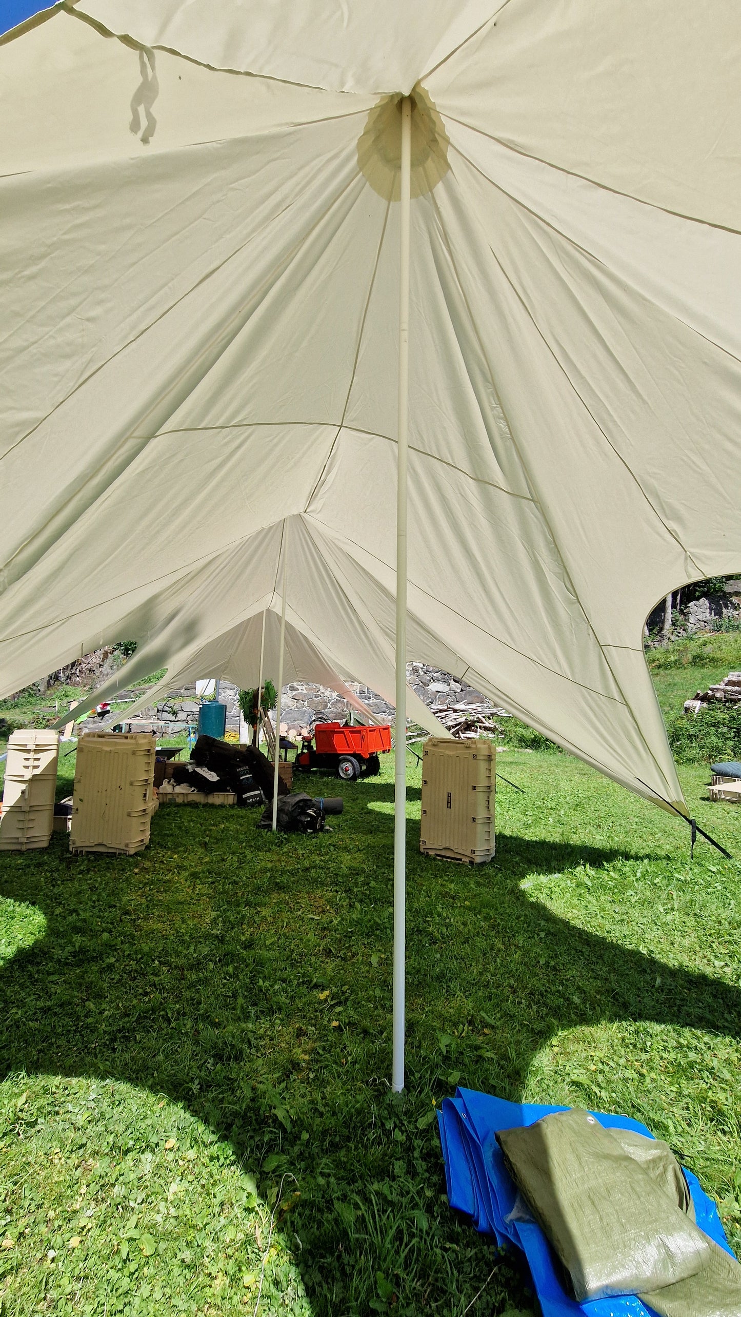 Stjerneformet partytelt